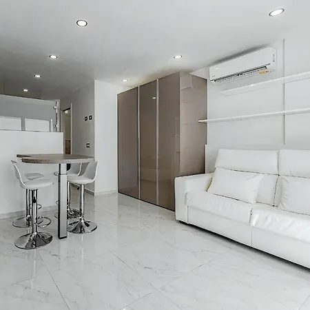 Luxury White In Playa Americas *